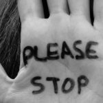 Laura Pausini Instagram - #25Novembre #StopViolenzaControLeDonne #1522 #25N #StopViolenciaContraLasMujeres #016 #25November #IDEVAW #911 #25Novembre #StopAuxViolencesFaitesAuxFemmes #3919 #25Novembro #StopViolenciaContraAMulher #180 @alepizzuti #flashback