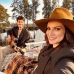 Laura Pausini Instagram - Assista e ouça a versão acústica de Durar (Uma vida com você) com @tiagoiorc, gravada ao vivo no lago Ströjan na Suécia e estreada ontem no programa de televisão brasileiro @altashoras de @serginhogroisman. Diga-me o que você acha 🧡 • Guarda e ascolta la versione acustica di Durar (Uma vida com você) con @tiagoiorc, registrata live sul lago di Ströjan in Svezia e presentata in anteprima ieri nel programma tv brasiliano @altashoras di @serginhogroisman. Fatemi sapere cosa ne pensate 🧡 • Mirad y escuchad la versión acústica de Durar (Uma vida com você) con @tiagoiorc, grabada en directo en el lago Ströjan, en Suecia, y estrenada ayer en el programa brasileño de @serginhogroisman @altashoras. Decidme qué os parece 🧡 • Watch and listen to the acoustic version of Durar (Uma vida com você) featuring @tiagoiorc, recorded live on Lake Ströjan in Sweden and premiered yesterday on @serginhogroisman's Brazilian TV show @altashoras. Let me know what you think 🧡 #DurarUmaVidaComVoce