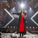 Laura Pausini Instagram - BARI 1/2 Chiudere l’anno in Puglia con i concerti di stasera e domani sera a Bari per me e per gli artisti che sono sul palco con me, è davvero una gioia! Voi siete pronti? ❤️ #soldout #laura30worldtour