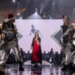 Laura Pausini Instagram - BARI 1/2 Chiudere l’anno in Puglia con i concerti di stasera e domani sera a Bari per me e per gli artisti che sono sul palco con me, è davvero una gioia! Voi siete pronti? ❤️ #soldout #laura30worldtour