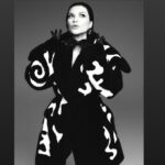 Laura Pausini Instagram - La italiana mas española ❤️ Me encanta! Gracias @elpaissemanal Fotografía: @javier_biosca Estilismo: @bdelacova Maquillaje: @rebecatfigueroa Peluquería: Carmen de Juan Producción: Cristina Serrano Asistente de fotografía: Nano Hernández Asistente de estilismo: Diego Serna Gracias a mi @sonseg @dmoore_agency