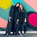 Laura Pausini Instagram - ..Perché sei il posto più bello che ho visto sulla mappa del mondo, Quello che fra tutti preferisco In cui farò sempre ritorno.. E ti ho sentito a me uguale da sempre, dal primo giorno Noi non ci siamo mai lasciate le mani neanche per un secondo.. 🫶🏻 Perché io ti ho chiamato "casa" dal primo momento, Tu il soffito ed io il pavimento, Le pareti portanti sono un sentimento, Le tue braccia la stanza dove mi addormento.. E se mi stringi non c'è un altro posto dove vorrei andare, dove vorrei abitare.. In questo tempo dove tutto cade, Tu sei la mia #dimoranaturale ❤️ Buon Compleanno Bambina Mia ⭐️ (11 anni!)