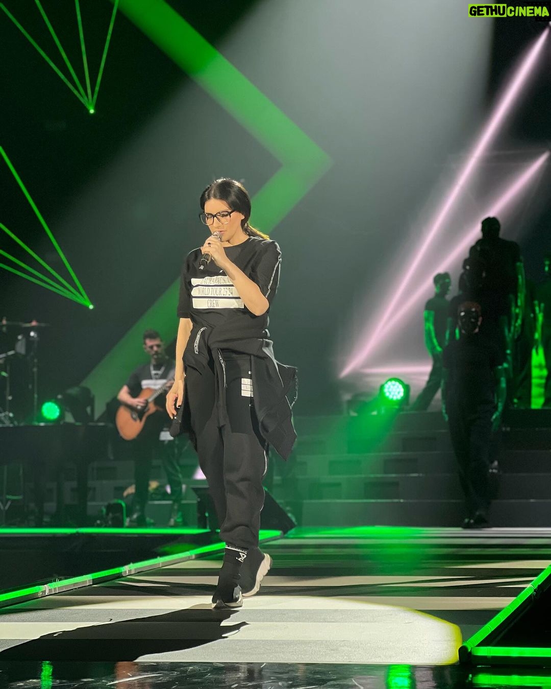 Laura Pausini Instagram - Domani è il giorno!!! ✨ Inizia da Rimini - con due date sold out - il world tour che mi porterà prima in Italia, in Europa e poi in America Latina e America del nord. Siete pronti a vedere cosa abbiamo preparato per voi? 💙 Grazie al mio art director @lucatommassinidreamer, @friendsandpartners, a @byl_official_, il nostro sponsor tecnico e a tutta la mia crew on ed off stage. SIAMO PRONTI PER VENIRE DA VOI! 🚀