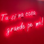 Laura Pausini Instagram - Oggi é il compleanno di @paolacortellesireal e penso che quest'anno sia il caso di celebrarla per tantissime ragioni, una delle quali é il suo talento e la sua capacità di farci provare delle emozioni che siano di gioia o di riflessione intensa. Quest'anno Paola ha scritto,diretto e recitato #cèancoradomani, un film sulla violenza domestica e sulla libertà della donna. Un film che sarebbe giusto candidare all'Oscar come miglior film straniero, un film che farebbe bene al mondo intero e non solo agli italiani che assistono già quotidianamente a realtà di violenza che ci lasciano senza parole. Cuora, io la chiamo così perché ha un cuore grande, una bontà, una gentilezza e una educazione di altri tempi...mi sembra strano non essere fisicamente con te in questo momento importante della tua vita, ma voglio farti gli auguri di Buon Compleanno davanti a tutti e mostrandoti ancora una volta quello che sei riuscita a fare con la tua arte e la tua bellissima anima. Ti voglio bene. Lau (tua Cuora) NB: Nel video con @claudio_santamaria vedrete un piccolo pezzo del monologo che fece con Paola a “Laura e Paola”. Cercatelo intero, non ve ne pentirete. ❣️