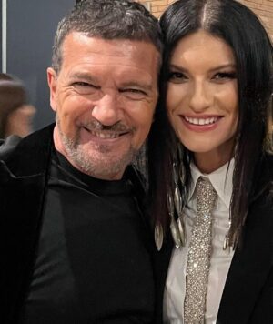 Laura Pausini Instagram - I already miss last night
Ya extraño anoche
Mi manca già ieri sera 

#latingrammy
#shakira #karolg #rauwalejandro #alejandrosanz #antoniobanderas #maluma