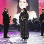 Laura Pausini Instagram - ¡Sin palabras! Speechless! Senza parole! Gracias a todos y gracias a los @latingrammys 💙 #LatinGrammy