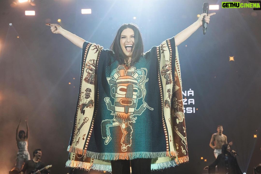Laura Pausini Instagram - Ecuador 🇪🇨 rima con Amor