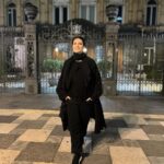Laura Pausini Instagram - Estoy muy contenta de haber podido conocer un poco más San José ayer por la noche caminando por las calles vacías... pero acabo de enterarme que hoy tengo permiso de cantar solamente hasta las 22 h y el concierto está anunciado para las 20 h. Por ley no puedo anticipar la entrada del público, pero sobre todo, esto significa que no puedo hacer mi espectáculo entero porque sería de 2 h y 30 min (sin hablar 🤪). No sé si existe alguna manera de cambiar esta regla, yo respeto siempre la ley, pero me hubiera gustado conocer esto antes y no hoy para poder avisar al público a tiempo ya que se sabe hace meses que mi concierto no dura 2 horas… Mi gente, haré todo lo posible para hacerles pasar una noche maravillosa, pero necesito decirles que tengo que eliminar algunas canciones por esta restricción de la que me he enterado hoy mismo. Nos vemos esta noche! No veo la hora! Puntuales a las 20h 😜