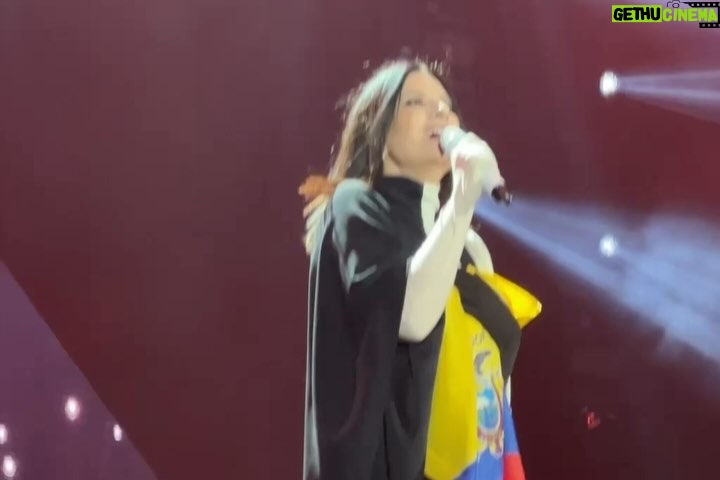 Laura Pausini Instagram - Ecuador 🇪🇨 rima con Amor