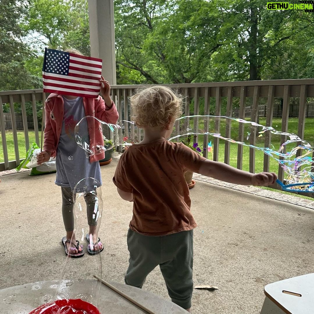 Laura Prepon Instagram - Happy 4th from my family to yours! 🇺🇸