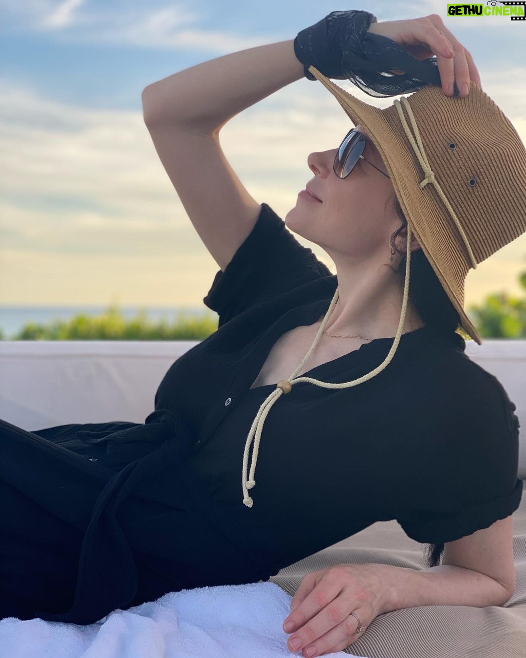 Laura Prepon Instagram - #Throwback to spring break past… hope you’re all getting a moment of self care! #tbt