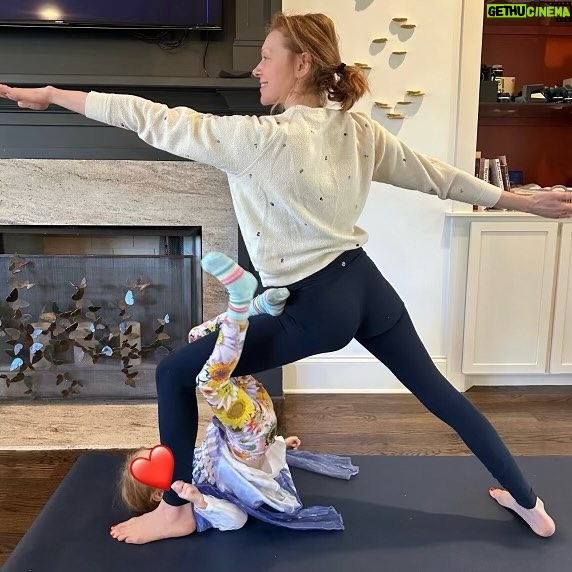 Laura Prepon Instagram - Attempting some morning yoga. 🥰🐒