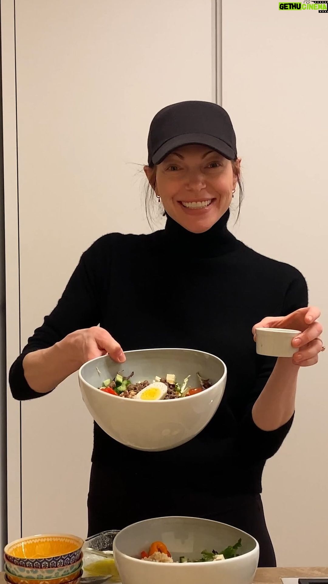 Laura Prepon Instagram - #GetYourPrepOn with me as I put together a quick dinner - prepping ingredients in advance makes a homemade meal stress-free and easy! #PrepOn