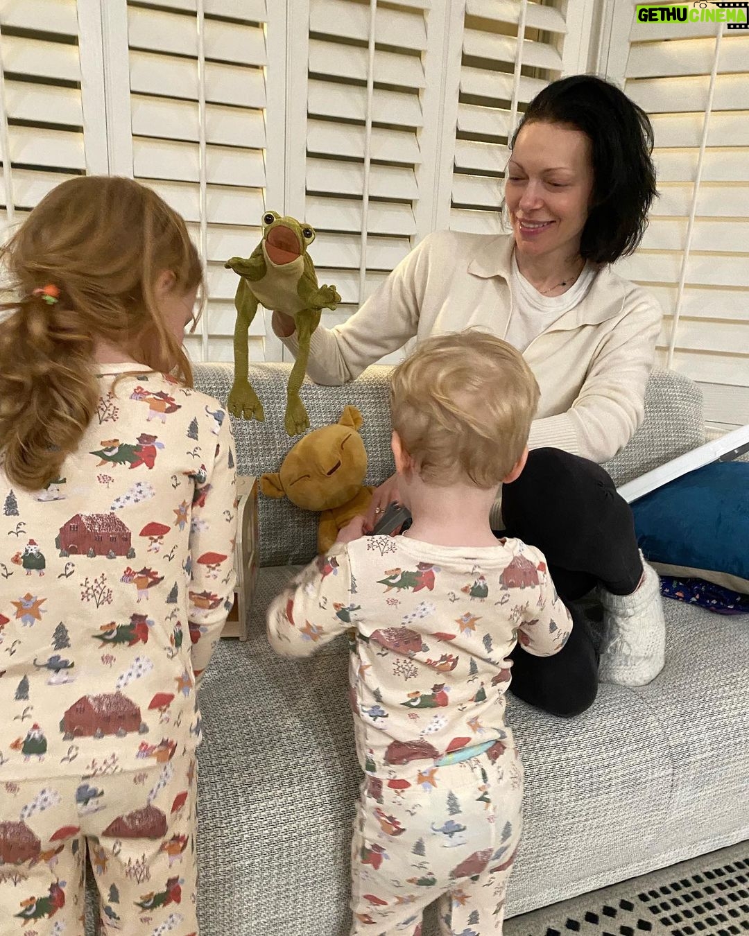 Laura Prepon Instagram - Meet Froggy. He’s a member of the family, travels with us everywhere, and is missing his matching pajamas. Stay cozy!