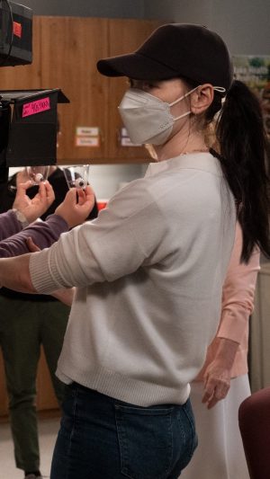 Laura Prepon Instagram - now this is a full circle moment… @LauraPrepon came back to direct That ‘90s Show!