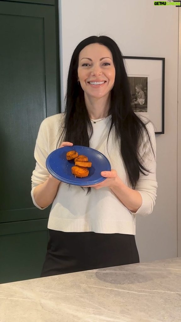 Laura Prepon Instagram - Happy New Year! Here’s how I #PrepOn sweet potatoes and then reimagine them 4 different ways🍠 Hope you enjoy this healthy tip for a fresh start this year! #GetYourPrepOn