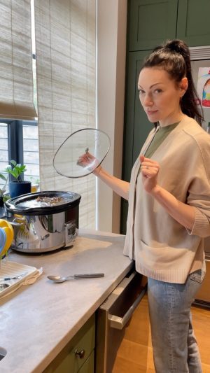 Laura Prepon Instagram - You guys know I love a bone broth — liquid gold!🏆
