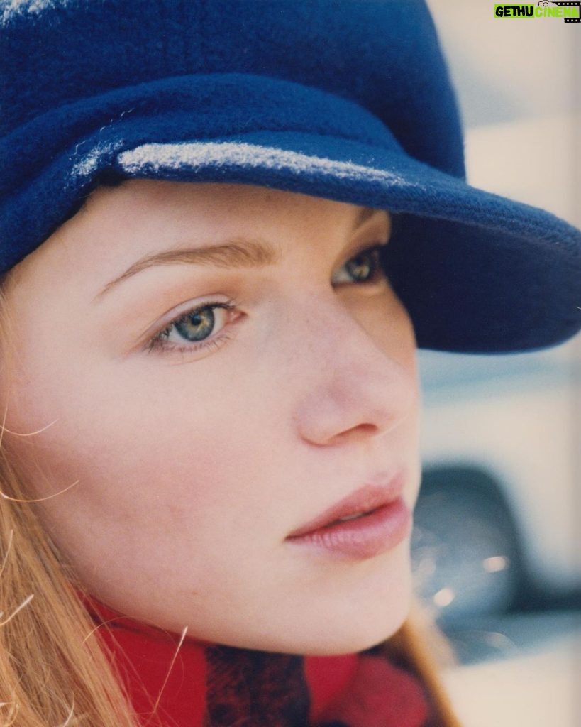 Laura Prepon Instagram - #throwback to a teenage winter… #tbt