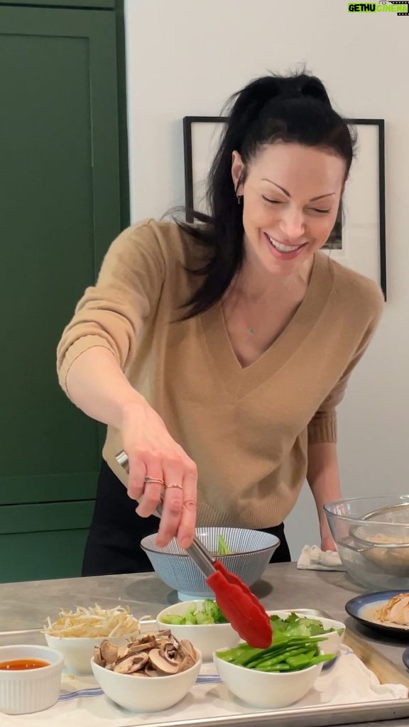 Laura Prepon Instagram - This week, #GetYourPrepOn with me as I make a chicken Pho-style soup using prepped ahead homemade broth. It’s perfect if you’re eating on your own or with a big group this holiday season — enjoy! #PrepOn