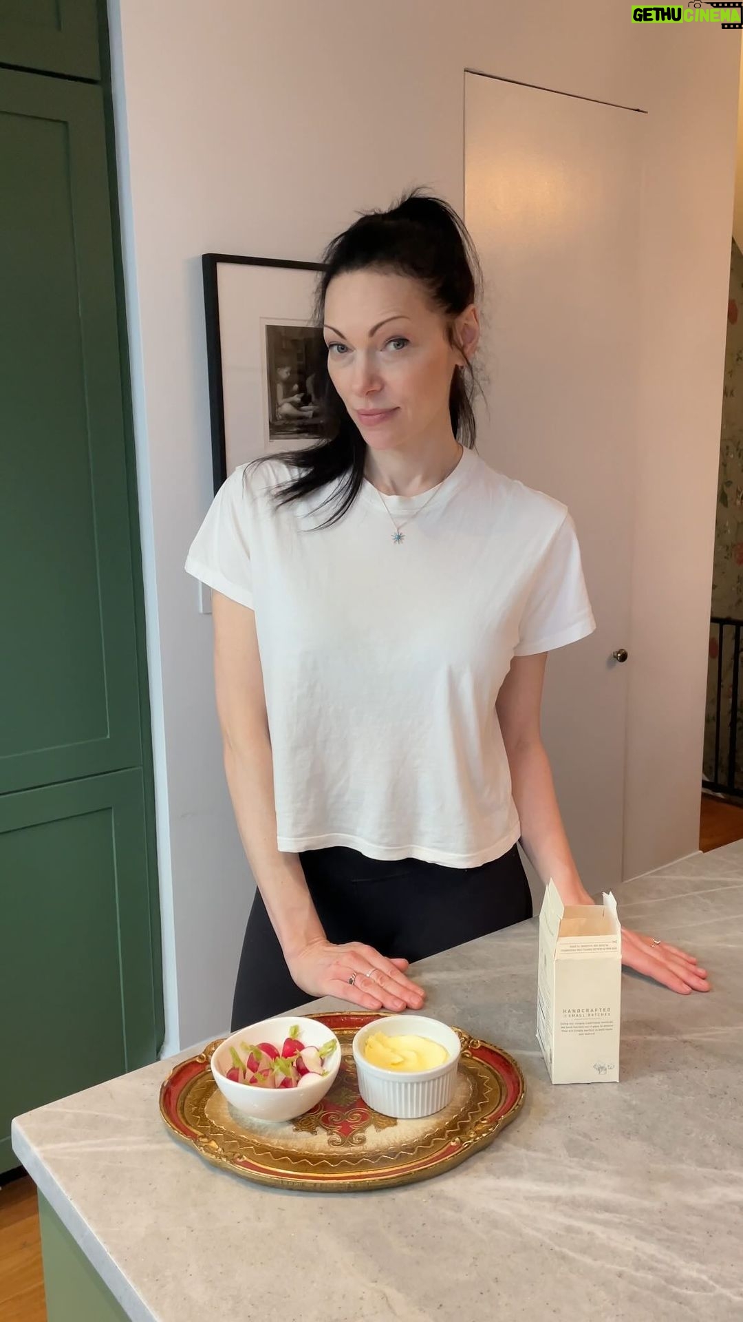 Laura Prepon Instagram - Here’s a fun appy for the holiday table. Try this French staple, radishes with salted butter!😋 And leave the stem side up when serving for easy grabbing👌