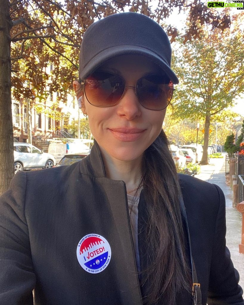 Laura Prepon Instagram - Make your voice heard — don’t forget to #vote!