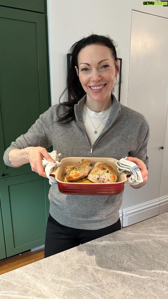 Laura Prepon Instagram - Hey guys! This week, #GetYourPrepOn with me as I make my go-to baked chicken. It’s a great staple and versatile! #PrepOn