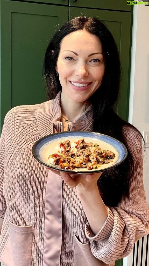 Laura Prepon Instagram - This week, #GetYourPrepOn with me for fall weather with this comfy, cozy stir fry casserole — made with prepped ahead ingredients!🍂 Enjoy! #PrepOn