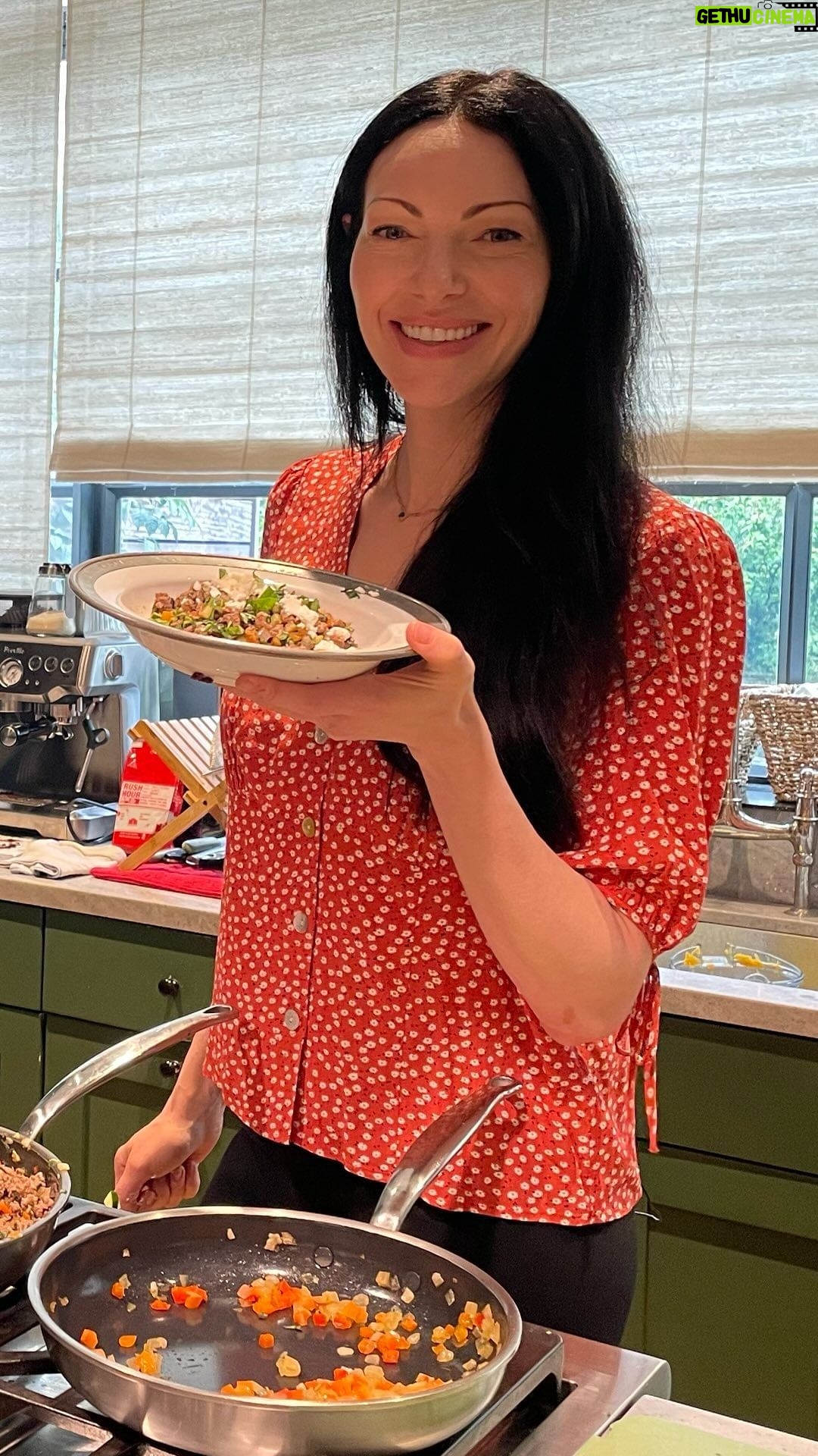 Laura Prepon Instagram - Hey guys! This week, #GetYourPrepOn with me for a fall dinner as I #PrepOn a Mediterranean style stir fry… yum!😋