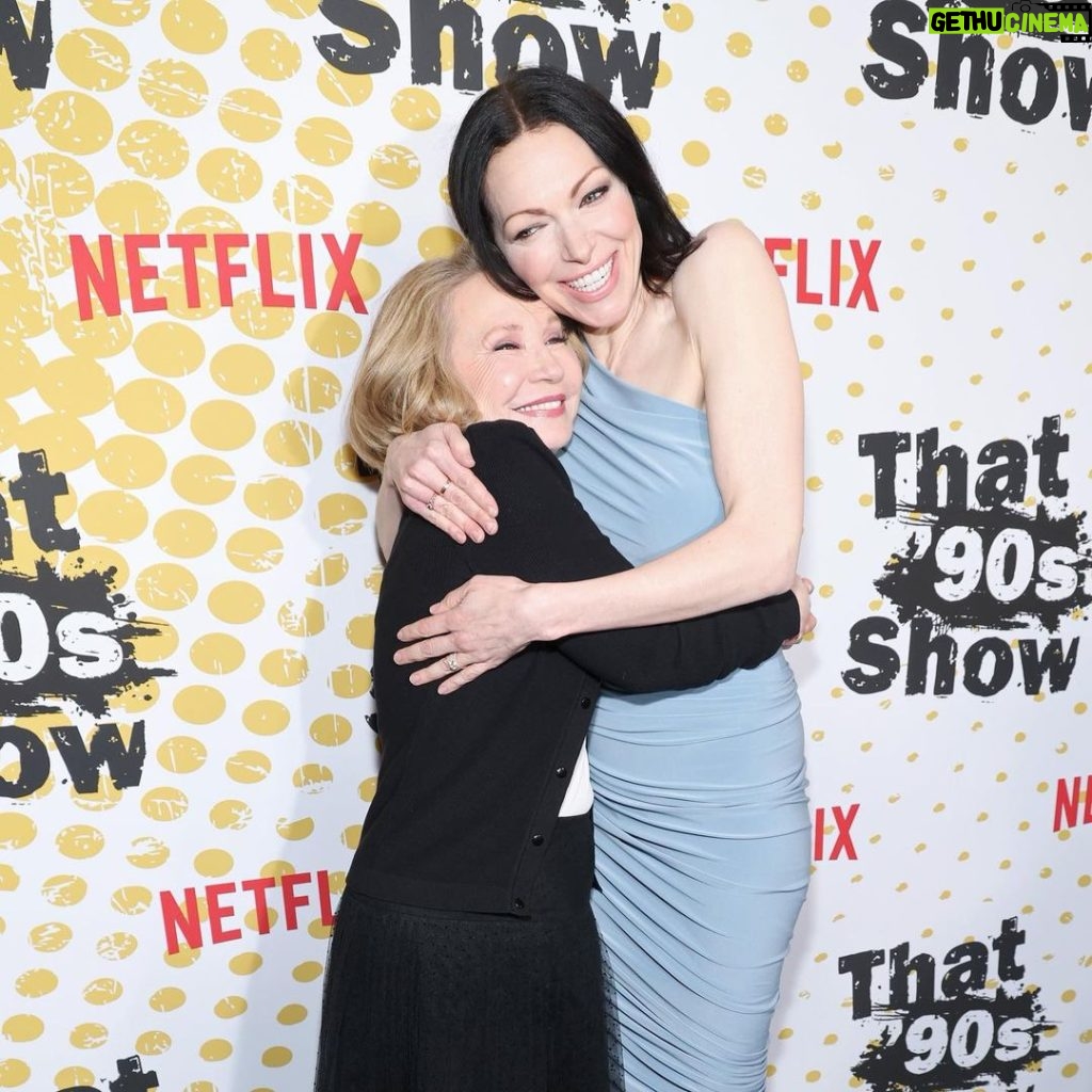 Laura Prepon Instagram - So great to see everyone & celebrate the premiere of #That90sShow! Streaming on @netflix Jan 19.