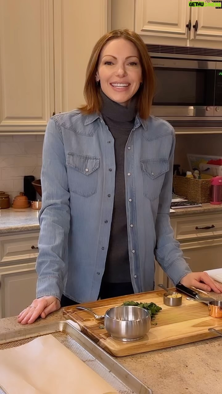Laura Prepon Instagram - Remember my spiced nuts recipe? This is another way to reimagine them to make a nut-crusted salmon. #GetYourPrepOn for the new year with this yummy, healthy recipe! 😋 #PrepOn