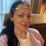 Laura Prepon Instagram – My daughter crowned me Mommy of NYC🗽👑 Best award yet💞
