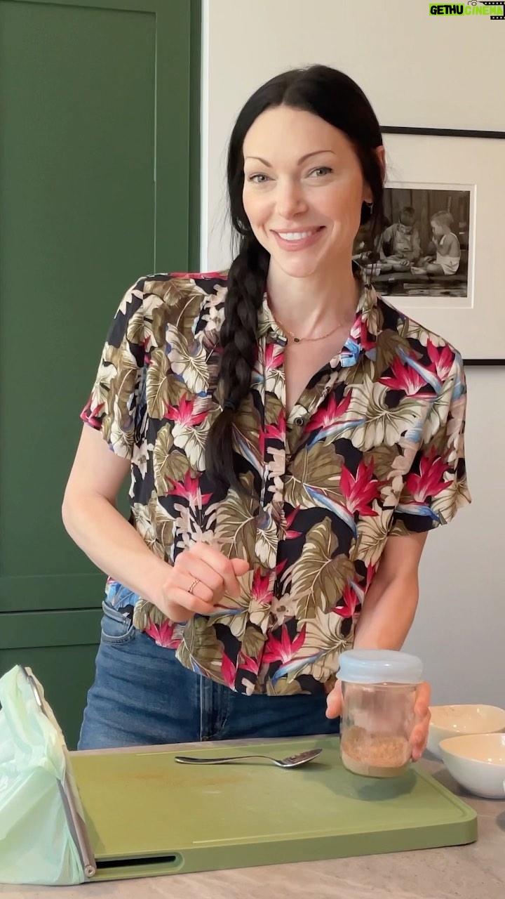Laura Prepon Instagram - This week, #GetYourPrepOn with me as I make a custom spice blend that you can use in so many fun ways. Prep it and put it in your pantry for up to 2 months! Best part is, you can tailor it to your likes! 💫 #PrepOn