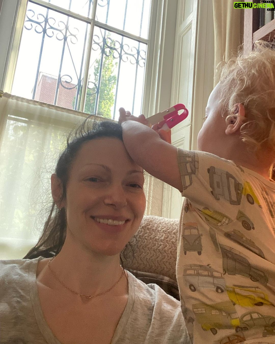 Laura Prepon Instagram - My new hairdresser… he gets paid in cookies🥰