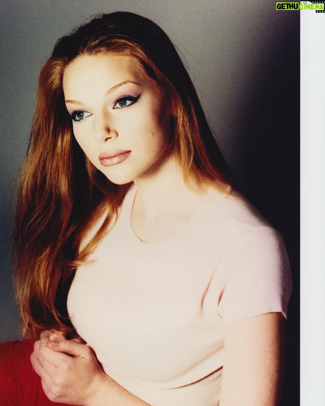 Laura Prepon Instagram - #throwback to another unearthed photo. Staring into the middle distance? Maybe at a wall? 🤷🏻♀️ Your guess is as good as mine! #redhead #tbt