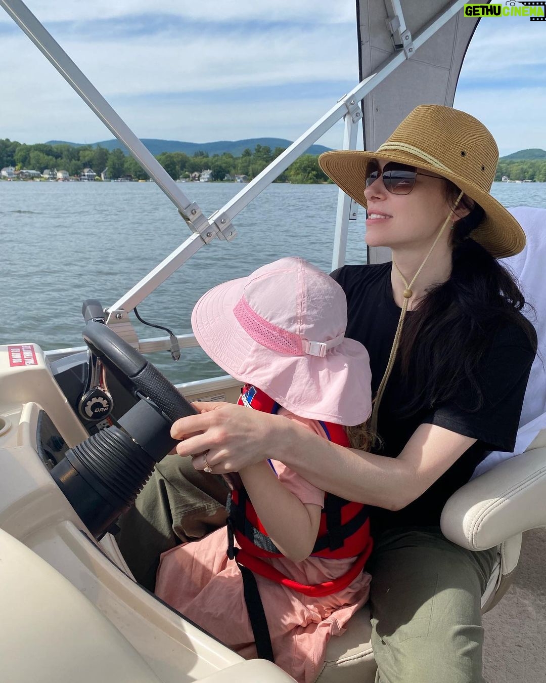 Laura Prepon Instagram - Mommy-daughter day with my co-captain 💓
