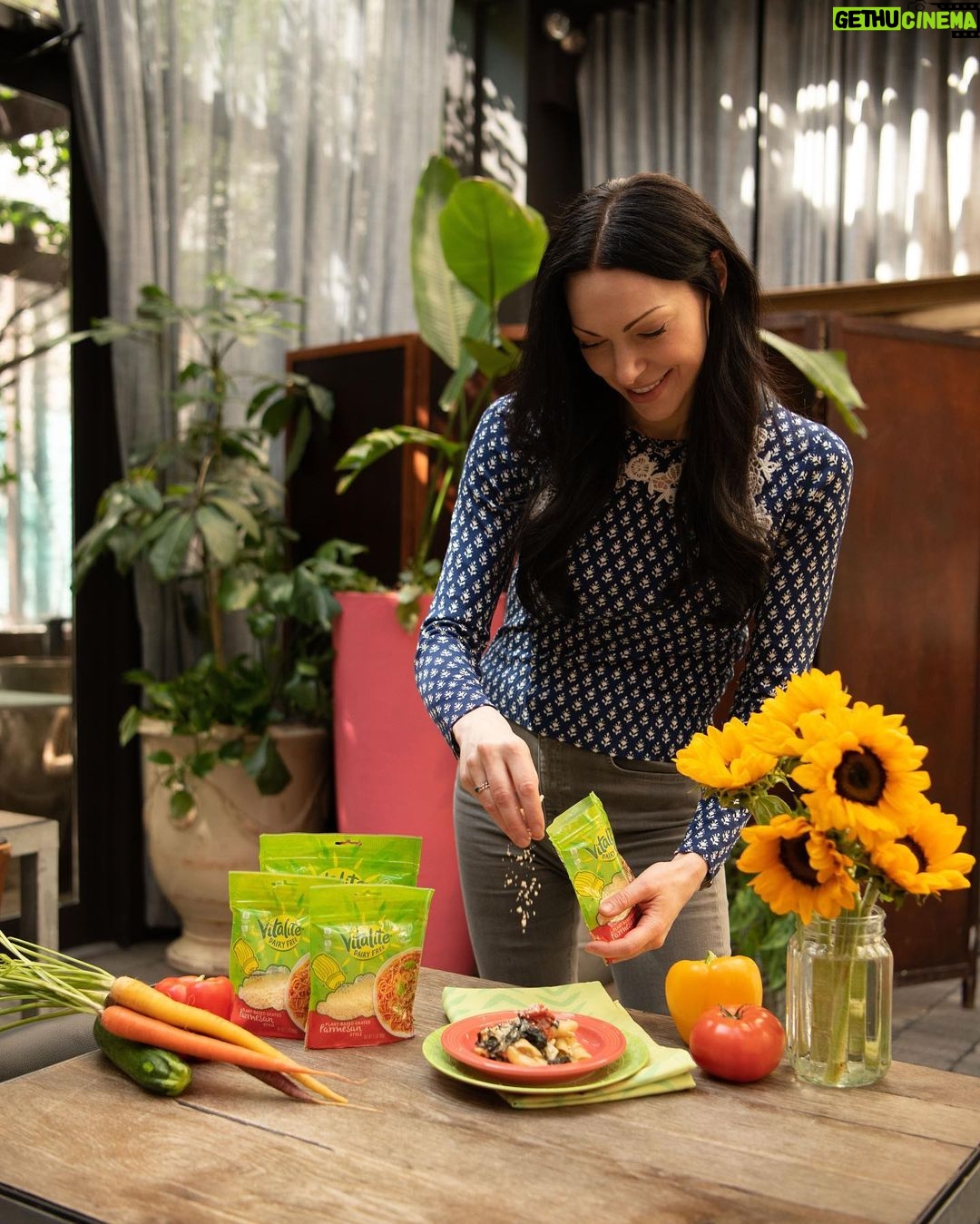 Laura Prepon Instagram - I’m so happy to be partnering with @vitaliteusa cheeses! Their vegan cheese options are a delicious part of my flexitarian lifestyle and help me incorporate plant-based foods into my diet without sacrificing taste in my meal prep. Stay tuned over the next few months as I share some recipes using their Parmesan, cheddar, and mozzarella dairy-free options! #FinallyTheresVitalite #GetYourPrepOn #PrepOn