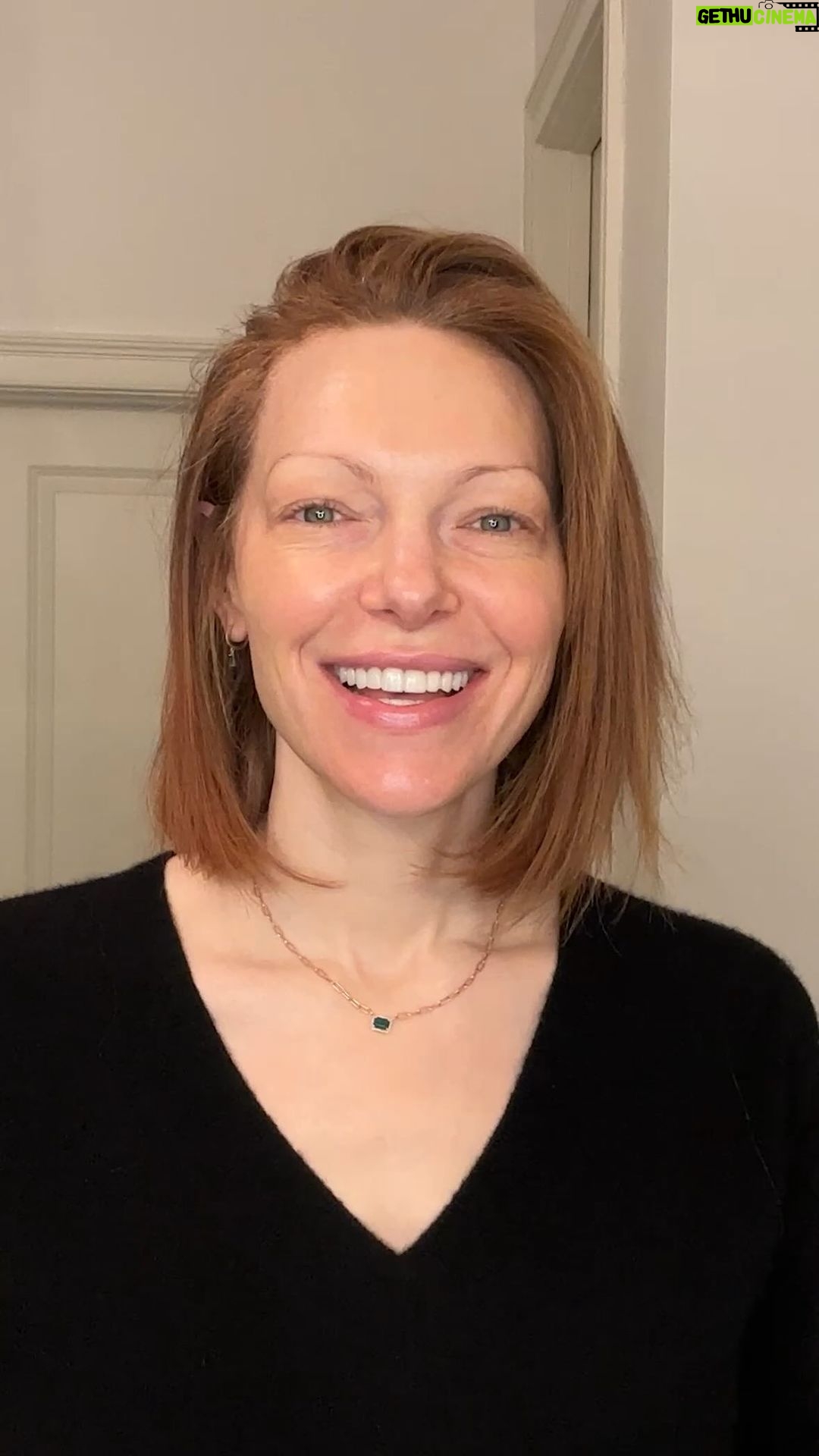 Laura Prepon Instagram - This week, get ready with me for holiday festivities! (Part 1) Whether it’s low-key, or a bigger friends/family gathering, I hope these tips brighten up your holiday make-up routine! #GetYourPrepOn #PrepOn #GRWM