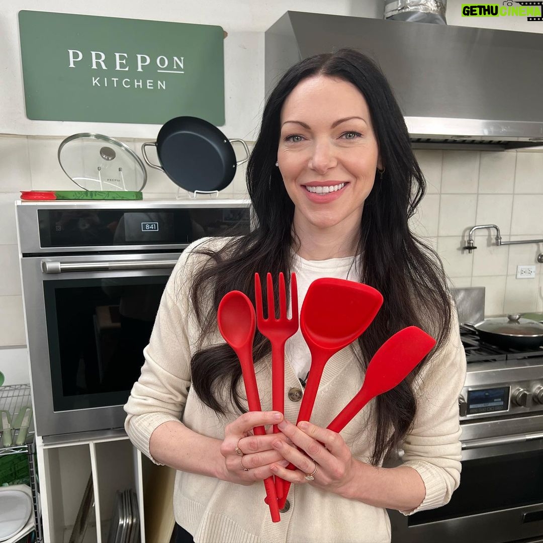Laura Prepon Instagram - I’m about to go live on @hsn to talk about @preponkitchen! Watch #HSN on TV or via their YouTube livestream at 11am EST! I’ll be back on at 3pm EST, as well! #GetYourPrepOn #PrepOn