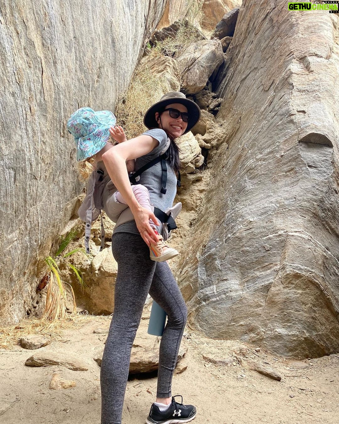 Laura Prepon Instagram - Hiking with the little one! Socially distanced, fresh air, exercise in the mountains. Very different from our usual NYC view.🥾⛰
