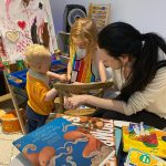 Laura Prepon Instagram - Art time with the kiddos 🎨💓