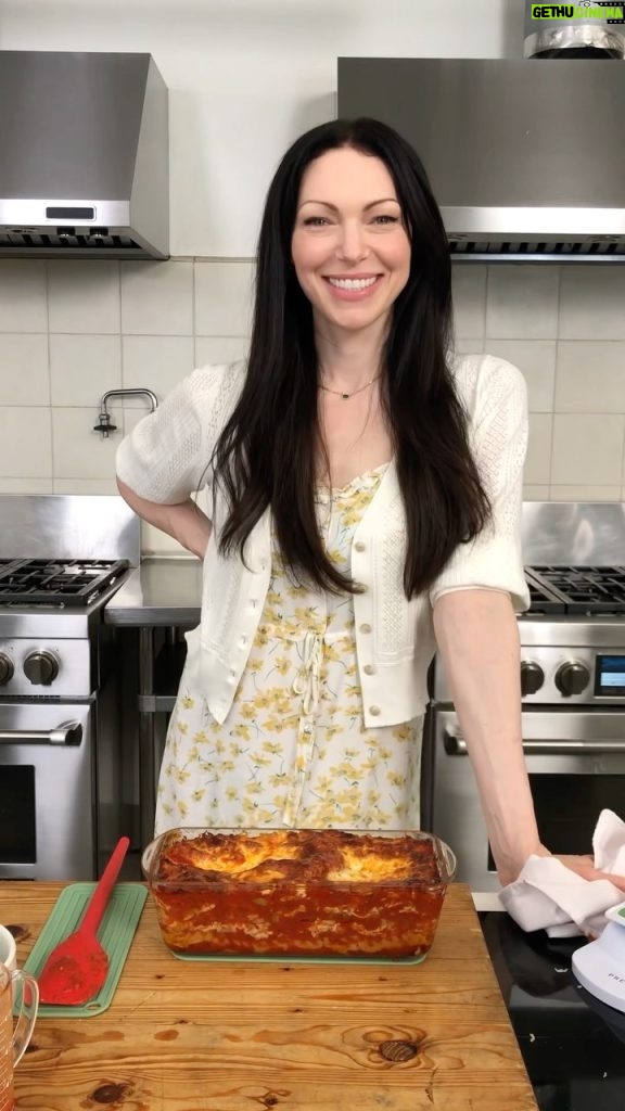Laura Prepon Instagram - Making some cozy lasagna in my @preponkitchen prep & chop! Make it right in the base, then straight into the oven—get yours now at PrepOnKitchen.com! #GetYourPrepOn #PrepOn