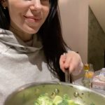 Laura Prepon Instagram - Hey guys! This week, hang out with me as I #PrepOn healthy chicken parm with veggies, quinoa, & broccoli for a delicious, cold weather dinner at home! #GetYourPrepOn