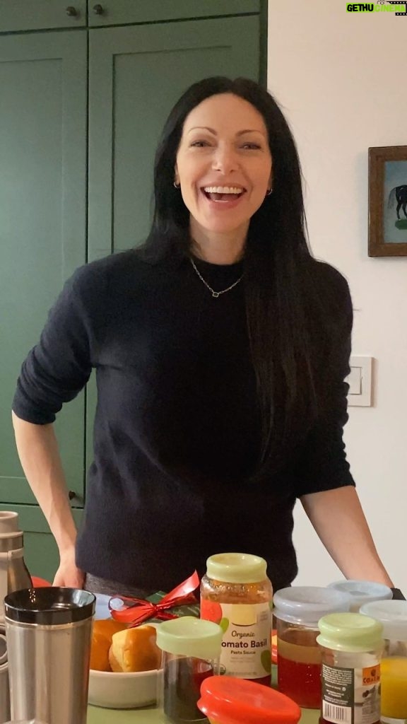 Laura Prepon Instagram - Behind the Scenes of my Weekend with #PrepOn Kitchen! Hey guys! Hang out with me as I do 2 live appearances for @preponkitchen this past weekend on @HSN! #GetYourPrepOn