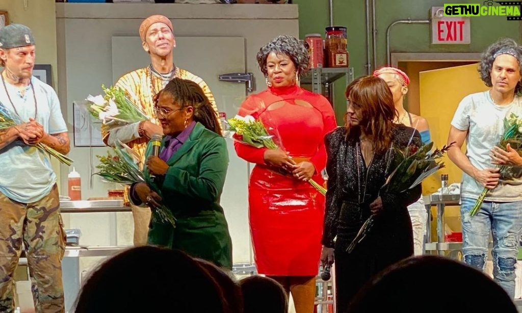 Laura Prepon Instagram - Mama’s night out! Congrats @uzoaduba on opening night for #Clydes at @2stnyc!! Such incredible performances! Loved being with all my girls @sheisdash @nlyonne @daniebb3 @amberrosetamblyn @acmoore9 ❤️💫 ❤️