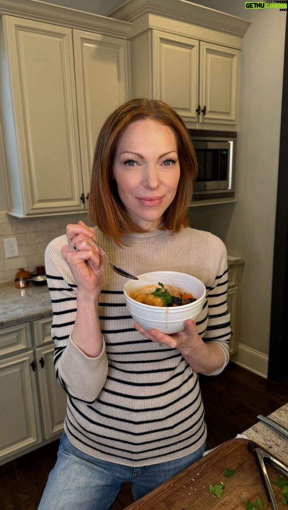 Laura Prepon Instagram - This is one of my fav soups! Healthy, easy, and so yummy. You might recognize one of the ingredients from last week, too… 💁🏻‍♀️ 🍅 #GetYourPrepOn #PrepOn