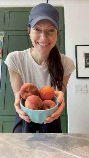 Laura Prepon Instagram - What to do with over-ripened fruit? 🤔 #GetYourPrepOn and make a cobbler with @PrepOnKitchen!