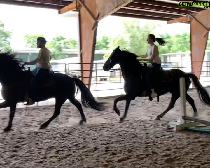 Laura Prepon Instagram - Riding with my fella 💓🐴