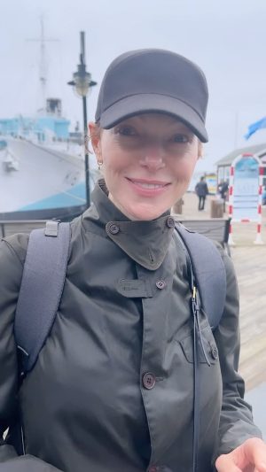 Laura Prepon Instagram - Quick family trip to Halifax! 🌊