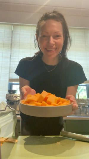 Laura Prepon Instagram - #GetYourPrepOn with some fresh summer fruit! 🍈 Slicing up some cantaloupe for the fam… #PrepOn