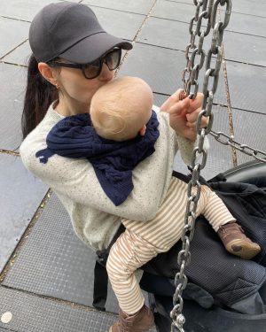 Laura Prepon Instagram - Family time at the park. He’s growing so fast! 😢💫❤️
